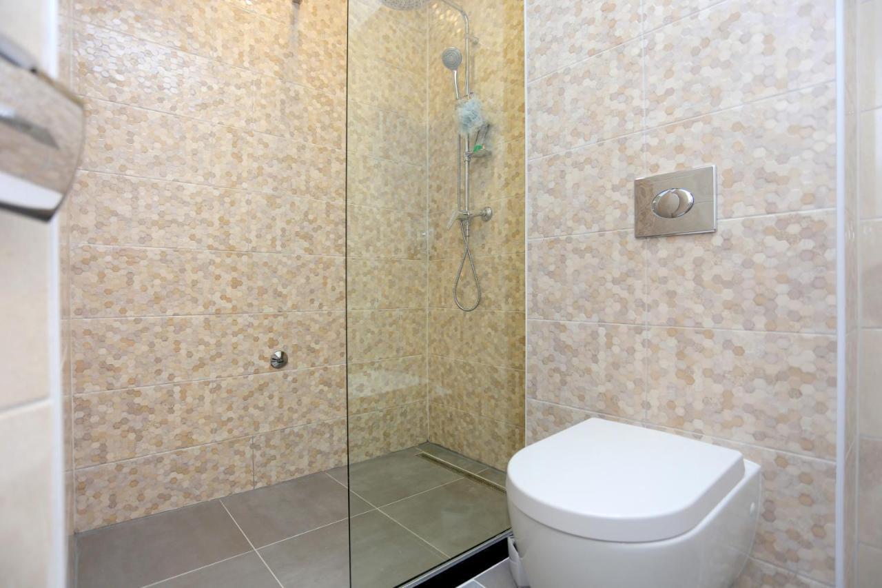 Family Friendly Apartments With A Swimming Pool Zivogosce - Porat, Makarska - 18150 Rom bilde