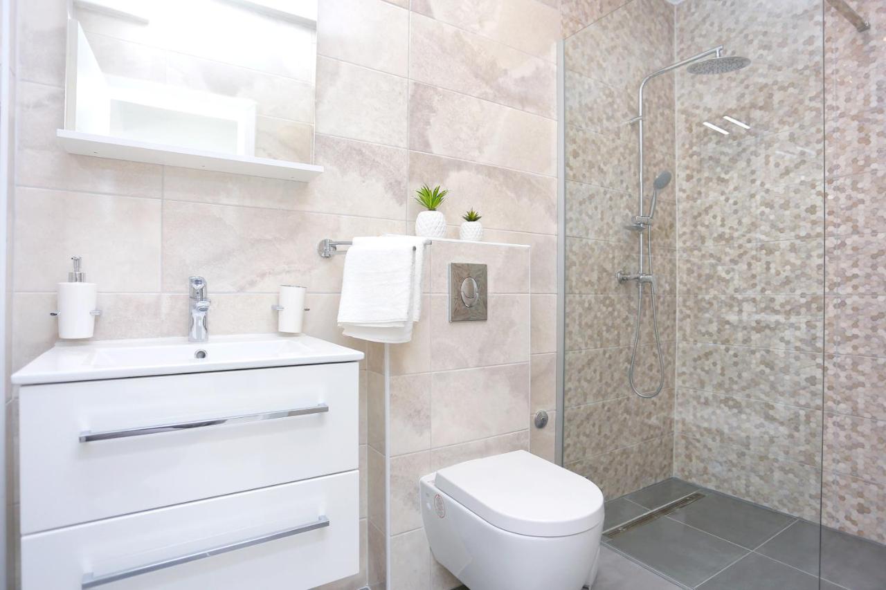 Family Friendly Apartments With A Swimming Pool Zivogosce - Porat, Makarska - 18150 Eksteriør bilde