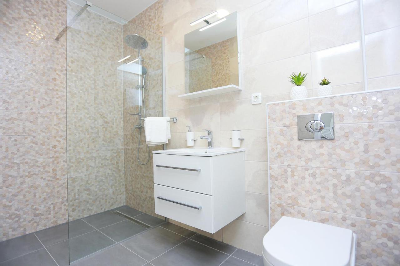 Family Friendly Apartments With A Swimming Pool Zivogosce - Porat, Makarska - 18150 Eksteriør bilde